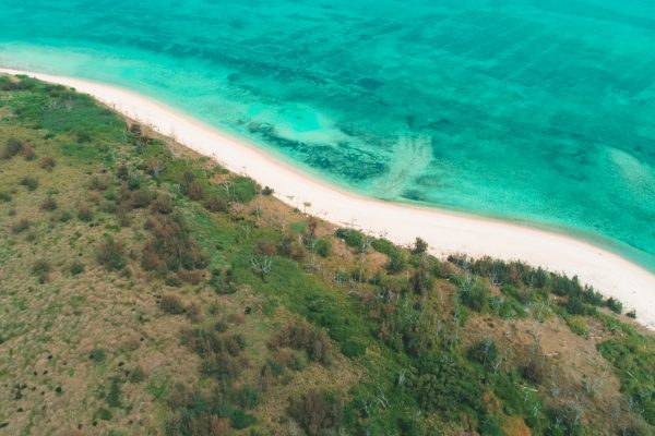 究極の無人島体験 社員研修で沖縄の 屋那覇島 はいかが